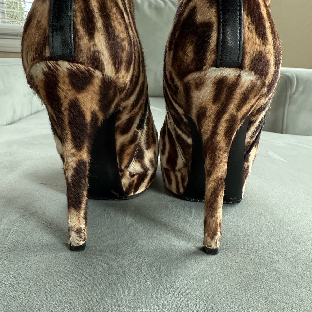 Gucci Leopard Print Ponyhair Heeled Ankle Boots, EU 37.5 - Picture 7 of 14